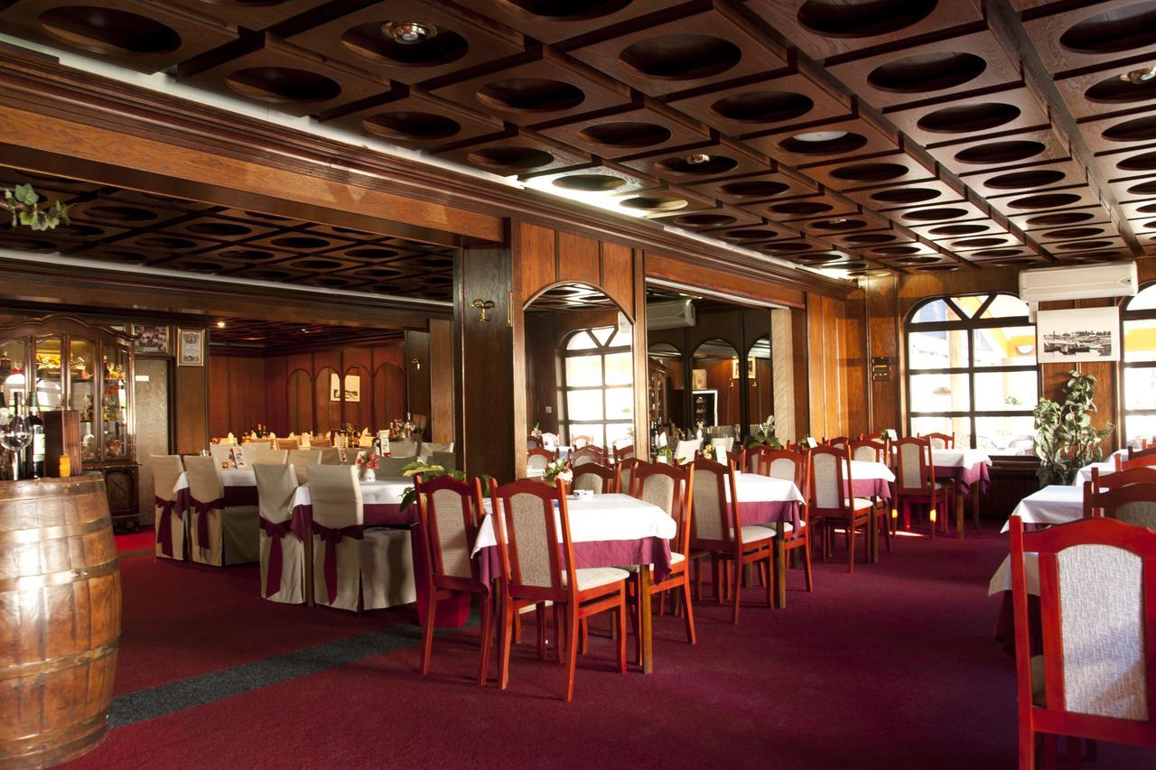 بوسانسكا غراديشكا Taxi Bar Motel المظهر الخارجي الصورة