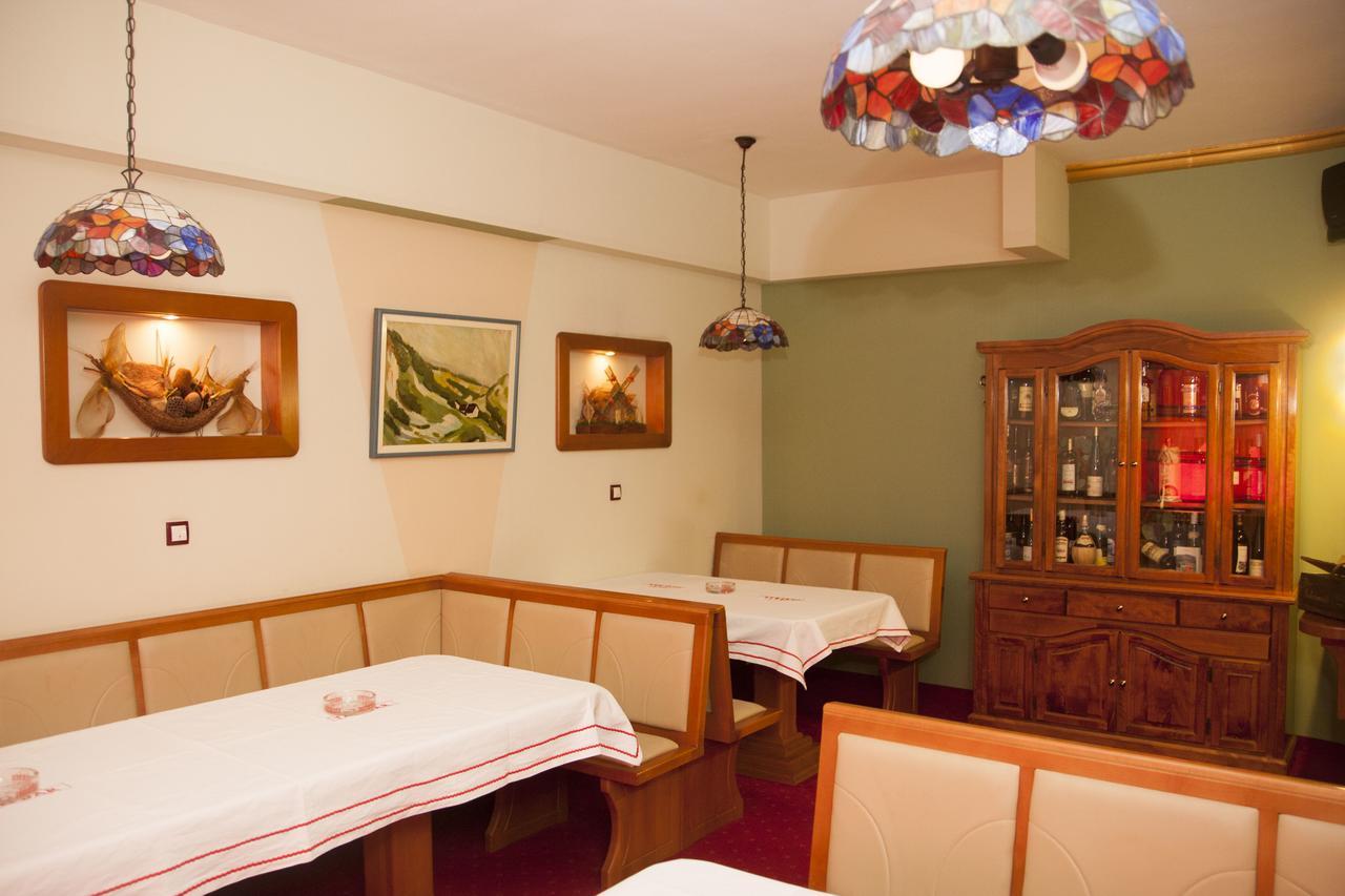 بوسانسكا غراديشكا Taxi Bar Motel المظهر الخارجي الصورة